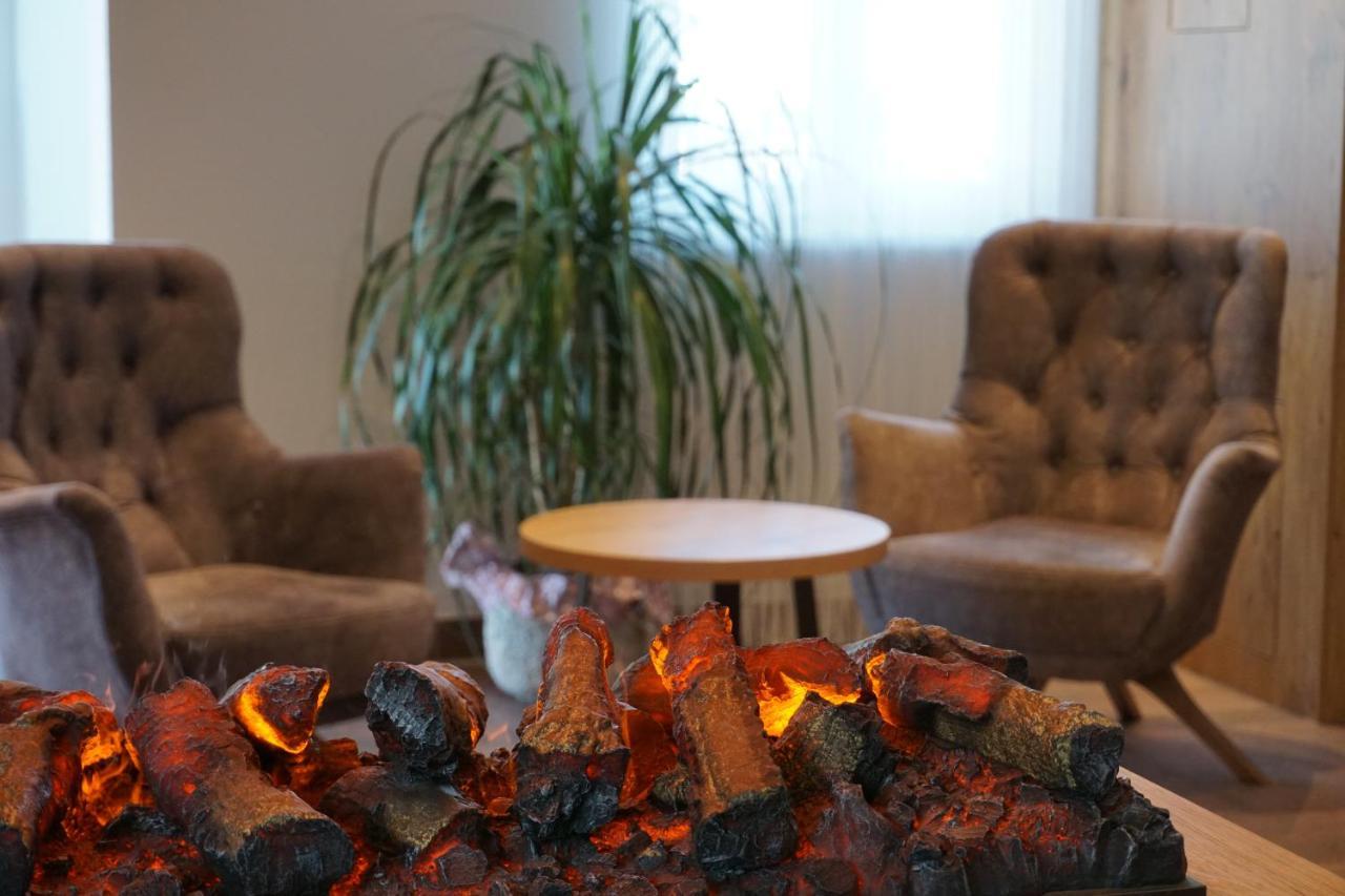 Hotel Gruener Baum Кауфбойрен Экстерьер фото