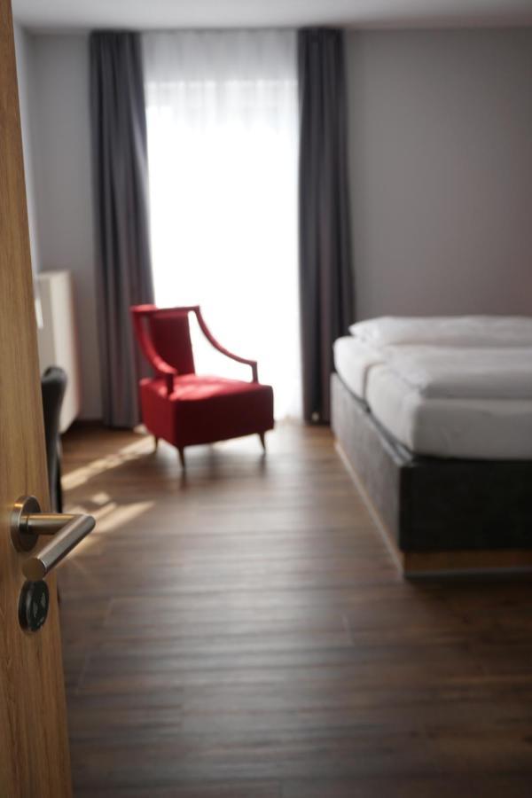 Hotel Gruener Baum Кауфбойрен Экстерьер фото