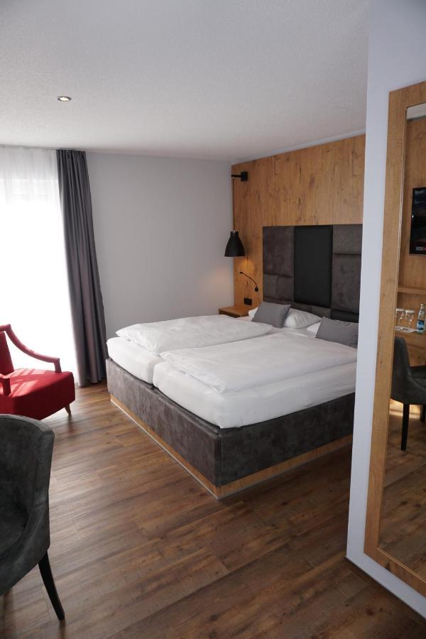Hotel Gruener Baum Кауфбойрен Экстерьер фото