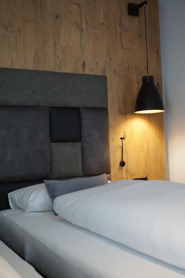 Hotel Gruener Baum Кауфбойрен Экстерьер фото