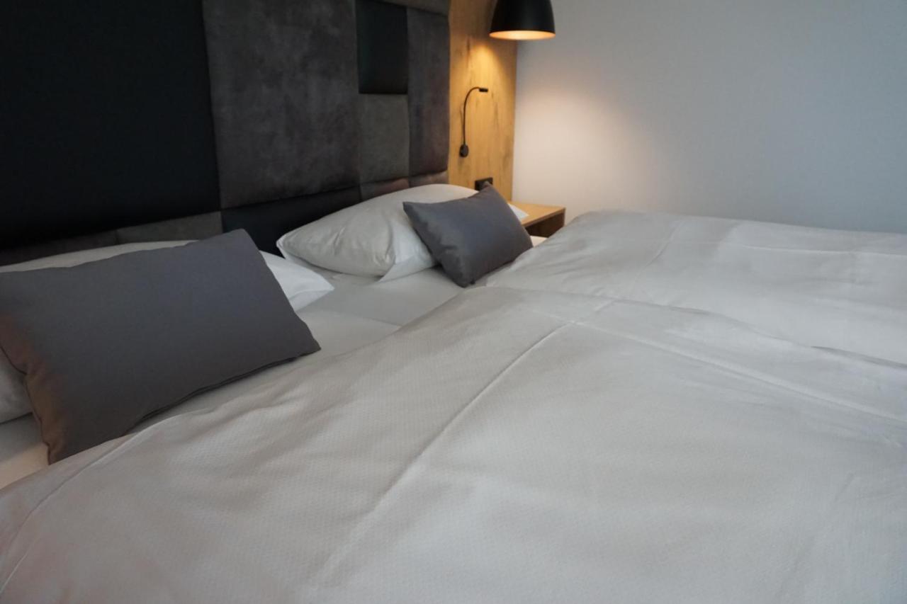 Hotel Gruener Baum Кауфбойрен Экстерьер фото
