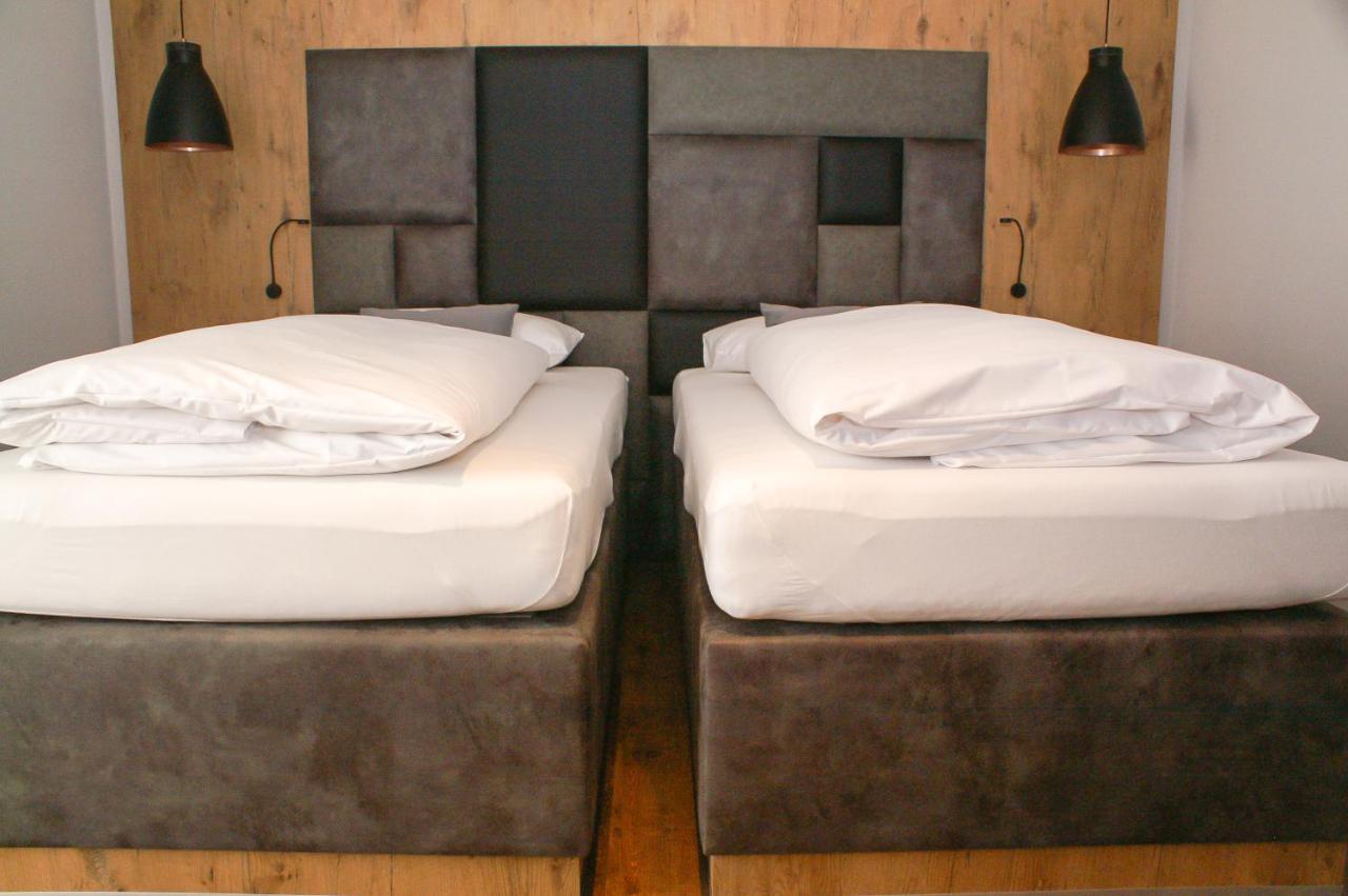 Hotel Gruener Baum Кауфбойрен Экстерьер фото