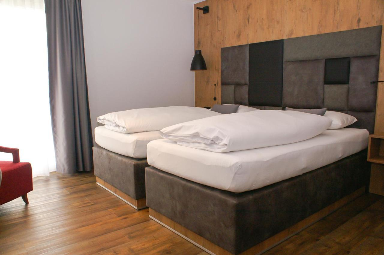 Hotel Gruener Baum Кауфбойрен Экстерьер фото