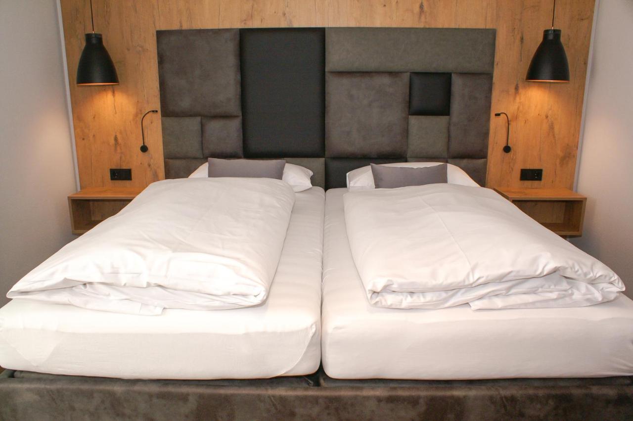 Hotel Gruener Baum Кауфбойрен Экстерьер фото