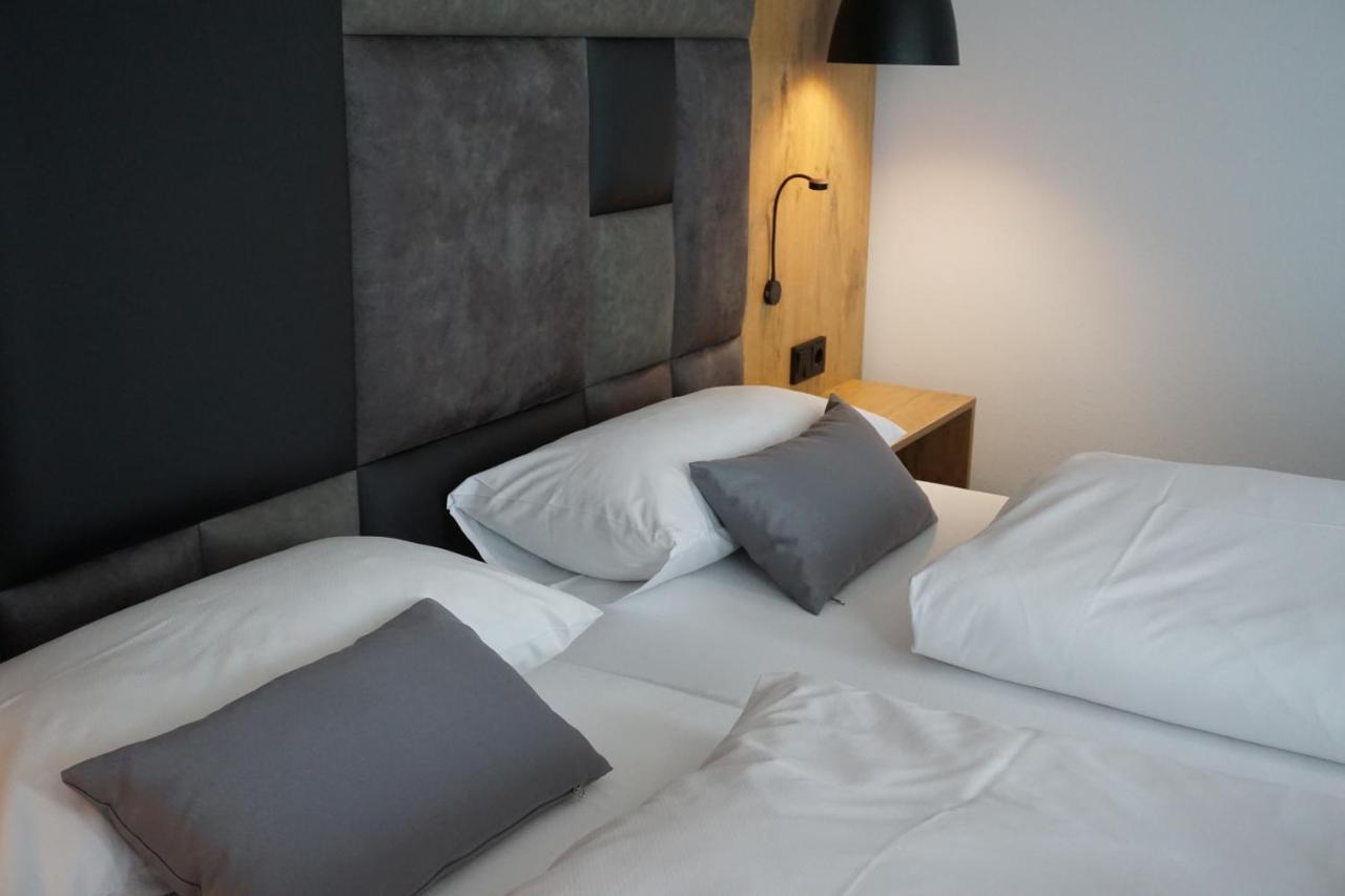 Hotel Gruener Baum Кауфбойрен Экстерьер фото