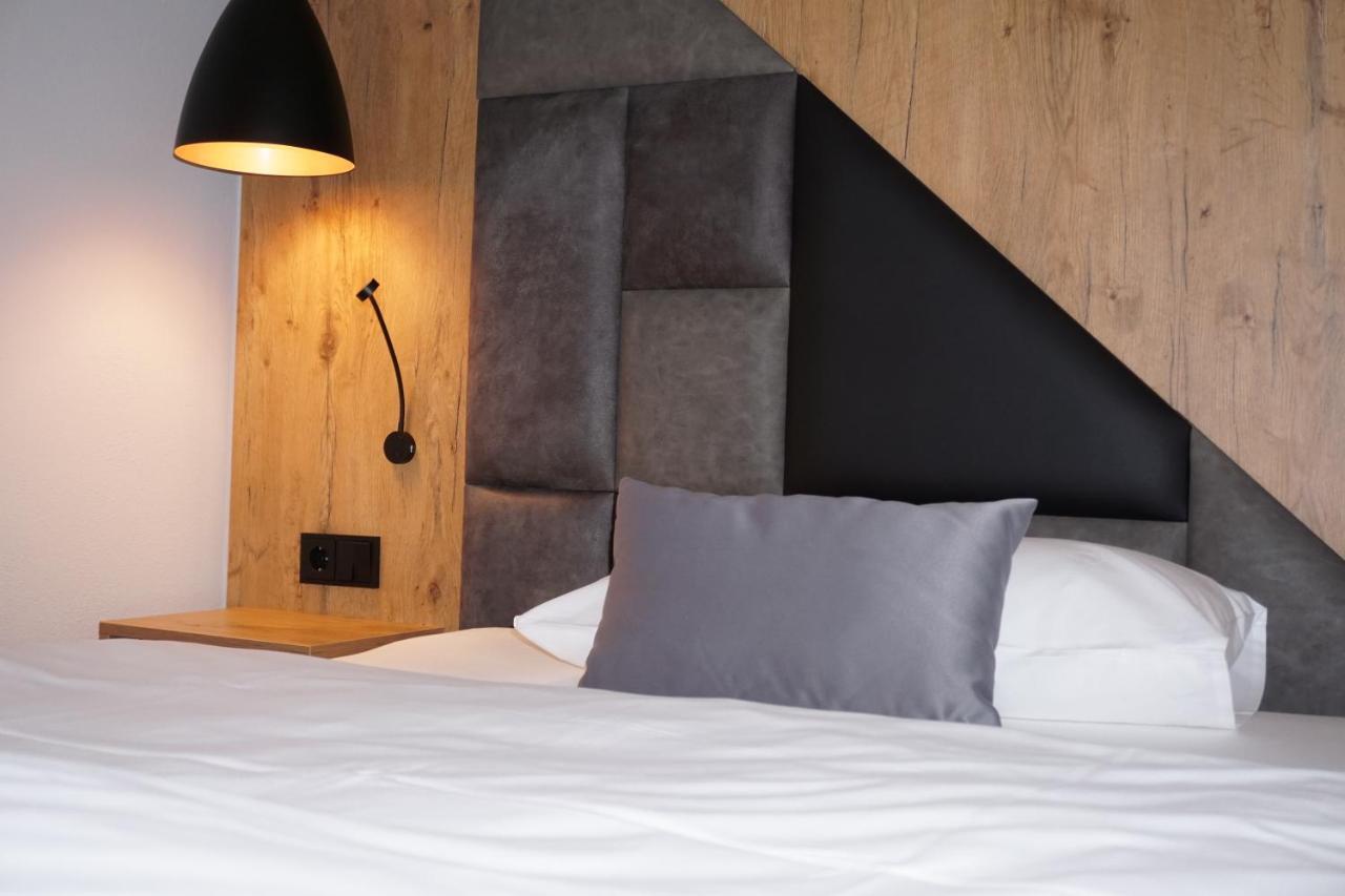 Hotel Gruener Baum Кауфбойрен Экстерьер фото