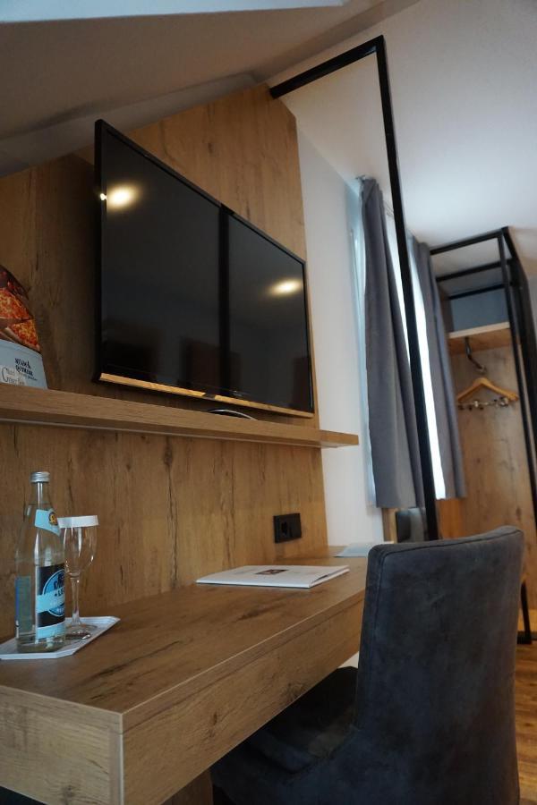 Hotel Gruener Baum Кауфбойрен Экстерьер фото