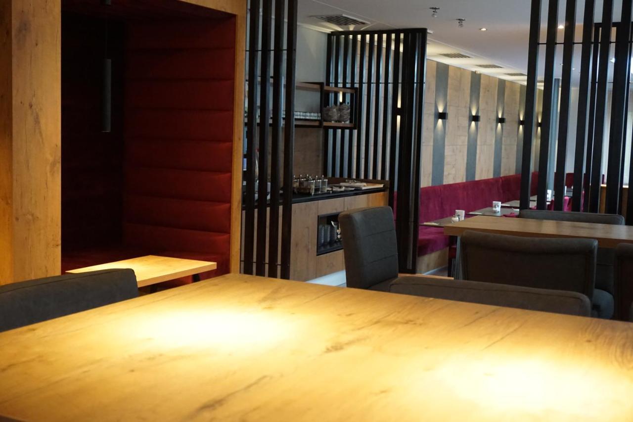 Hotel Gruener Baum Кауфбойрен Экстерьер фото