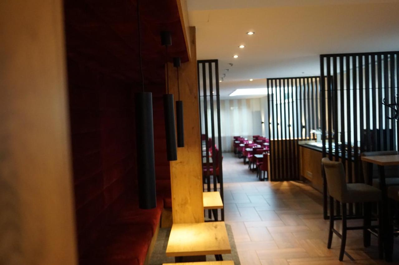 Hotel Gruener Baum Кауфбойрен Экстерьер фото
