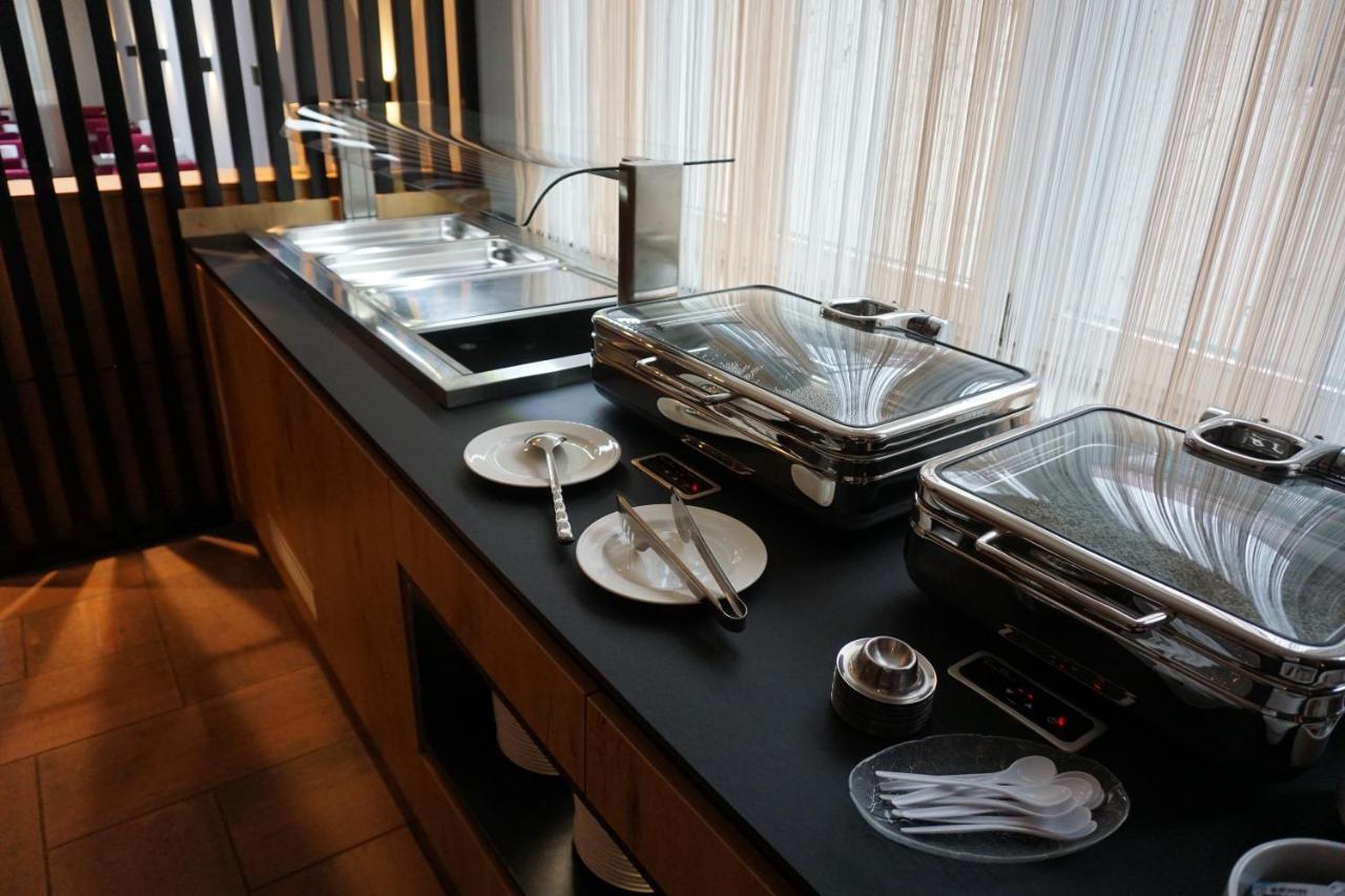 Hotel Gruener Baum Кауфбойрен Экстерьер фото